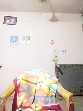 Kitti-Sharma online show from April 17, 2026, 3:31 am