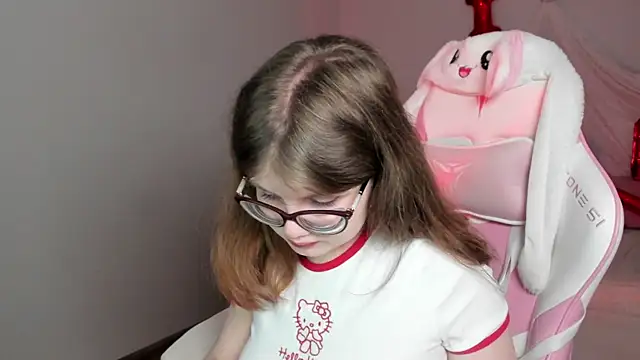 Snapshot of ChloeHalses chatting on February 17, 2026, 5:16 am ChloeHalses online show from February 17, 2026, 5:16 am