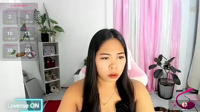 Ursweetyshaine online show from May 24, 2026, 11:59 pm