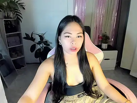 Ursweetyshaine online show from April 10, 2026, 11:34 pm