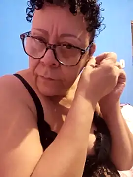 Snapshot of Luach chatting on February 9, 2026, 8:51 pm Luach online show from February 9, 2026, 8:51 pm