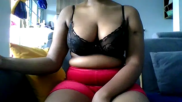 kissknees online show from June 3, 2026, 1:12 pm