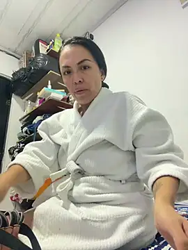 Emma Sanz   online show from March 12, 2026, 12:09 pm