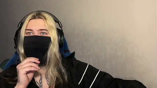 Snapshot of UnaXyling chatting on February 25, 2026, 12:44 am UnaXyling online show from February 25, 2026, 12:44 am