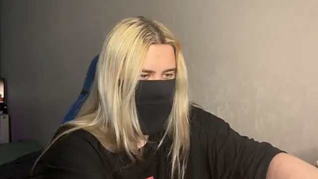 Snapshot of UnaXyling chatting on February 17, 2026, 9:28 am UnaXyling online show from February 17, 2026, 9:28 am