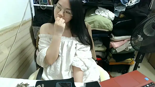 xiaoxiaowan11 online show from March 27, 2026, 8:26 am