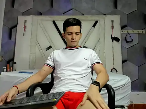 GoldenBoyM online show from June 17, 2026, 3:39 am
