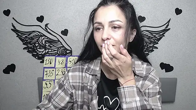 EvaClarkk online show from June 1, 2026, 5:07 am