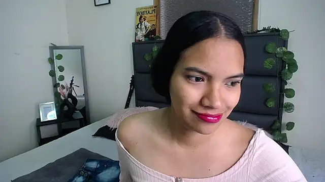 Julieta Parker online show from March 26, 2026, 12:58 pm