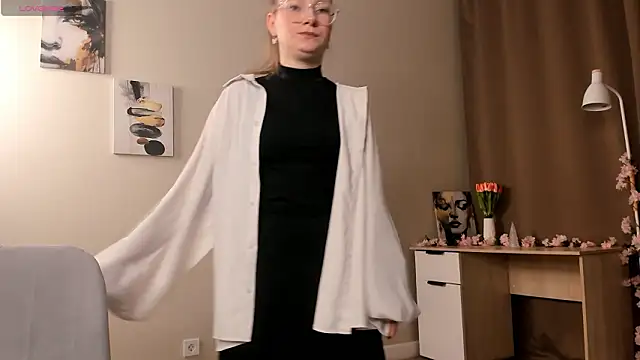 Snapshot of VictorMencia chatting on February 19, 2026, 8:39 pm VictorMencia online show from February 19, 2026, 8:39 pm