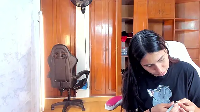 Snapshot of Emily_and_Soffy chatting on February 26, 2026, 12:05 pm Emily and Soffy online show from February 26, 2026, 12:05 pm