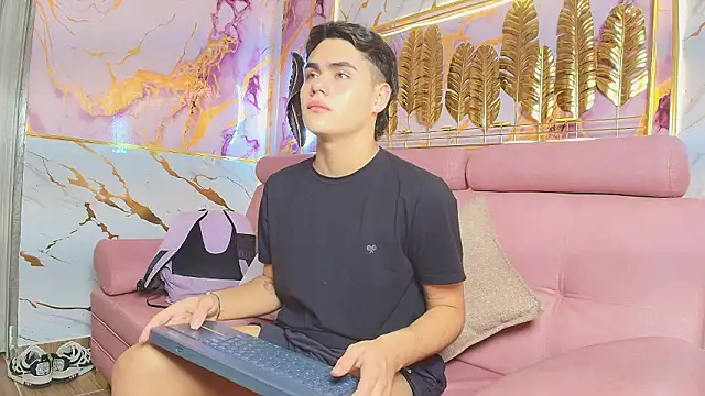 Snapshot of FemNoa chatting on March 1, 2026, 1:44 pm FemNoa online show from March 1, 2026, 1:44 pm