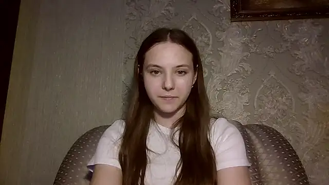 YuniNeko online show from May 11, 2026, 4:04 pm