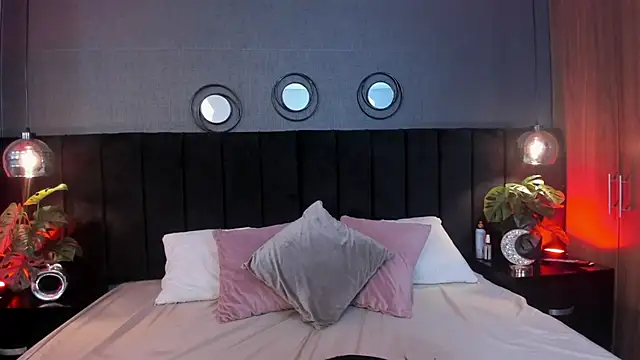 Snapshot of Sophi_rae chatting on February 4, 2026, 8:37 pm Sophi rae online show from February 4, 2026, 8:37 pm