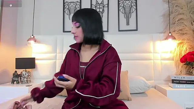 RaquelHyde  online show from April 5, 2026, 12:12 pm