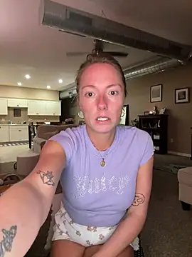 Snapshot of mooviebaby chatting on February 18, 2026, 12:30 am mooviebaby online show from February 18, 2026, 12:30 am