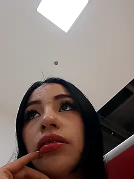 Chloe Miller 2 online show from April 12, 2026, 9:29 pm