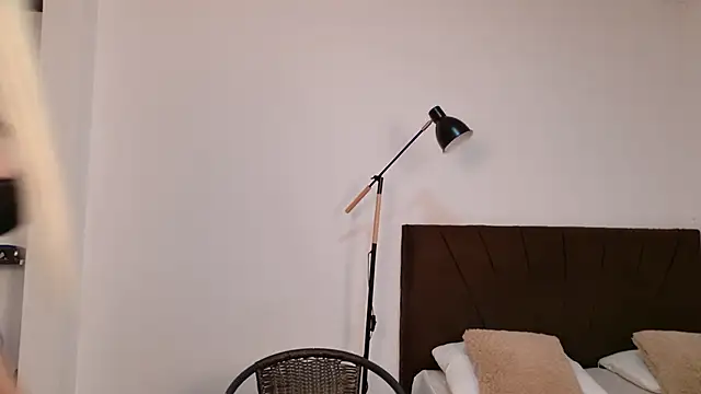 Snapshot of Raven_OA chatting on February 12, 2026, 1:22 pm Raven OA online show from February 12, 2026, 1:22 pm