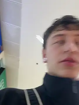 ARON LUXX online show from April 13, 2026, 10:14 pm