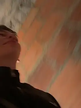 ARON LUXX online show from May 20, 2026, 2:14 pm