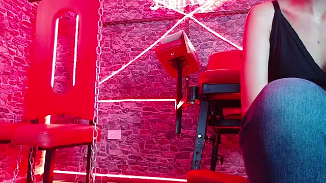 Snapshot of MiistressBlu chatting on February 13, 2026, 7:36 pm MiistressBlu online show from February 13, 2026, 7:36 pm