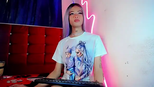 DahliaGill online show from May 12, 2026, 4:57 pm