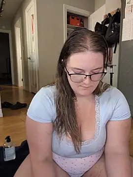 lillythotz online show from June 2, 2026, 7:47 pm