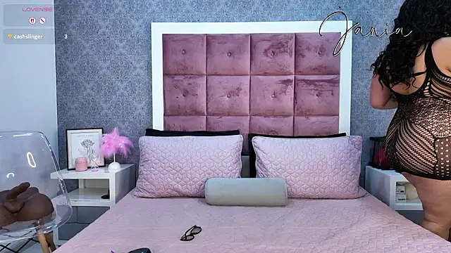 Snapshot of Srtalewis chatting on February 19, 2026, 4:15 pm Srtalewis online show from February 19, 2026, 4:15 pm