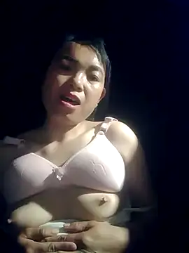 Snapshot of vivi1889 chatting on February 8, 2026, 1:31 pm vivi1889 online show from February 8, 2026, 1:31 pm