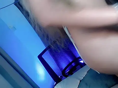 yoursecret admirer21 online show from April 17, 2026, 2:14 am