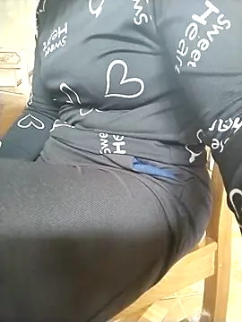 Snapshot of LiilyZi chatting on February 25, 2026, 4:01 am LiilyZi online show from February 25, 2026, 4:01 am