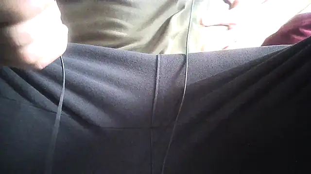 Snapshot of Tommyzzzzzz chatting on December 19, 2024, 10:02 am Tommyzzzzzz online show from December 19, 2024, 10:02 am