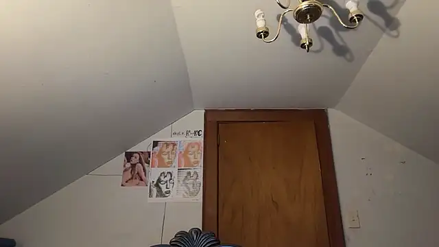 Snapshot of RaeganV chatting on March 1, 2026, 1:49 am RaeganV online show from March 1, 2026, 1:49 am