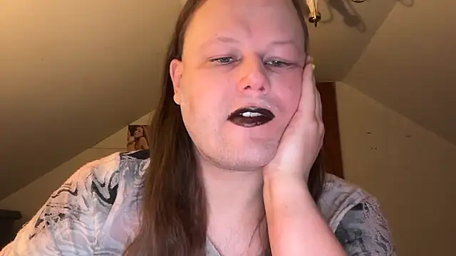 Snapshot of RaeganV chatting on March 3, 2026, 12:17 am RaeganV online show from March 3, 2026, 12:17 am