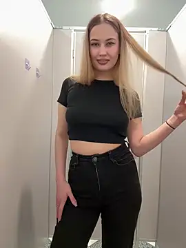 Snapshot of blonde_exe chatting on February 10, 2026, 3:44 pm blonde exe online show from February 10, 2026, 3:44 pm