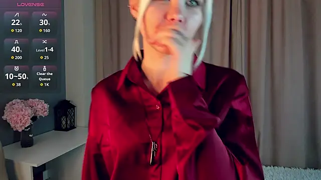 GoldenLenarz online show from March 3, 2026, 11:06 am