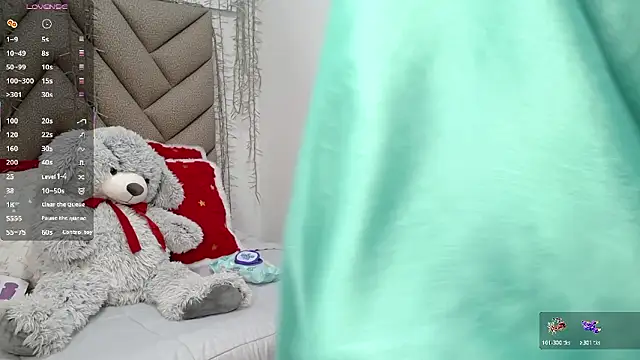 Snapshot of yaazhinii chatting on February 25, 2026, 11:43 am yaazhinii online show from February 25, 2026, 11:43 am