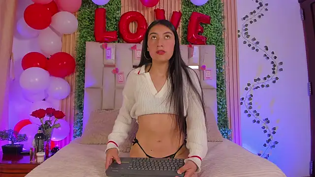 Snapshot of Emma_Nmm chatting on February 16, 2026, 5:44 pm Emma Nmm online show from February 16, 2026, 5:44 pm