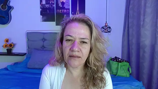 andreea xx online show from February 15, 2026, 1:43 pm