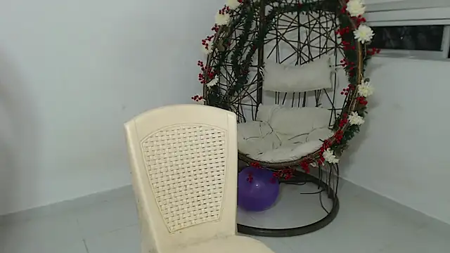 EllieConnor online show from June 22, 2026, 3:25 am