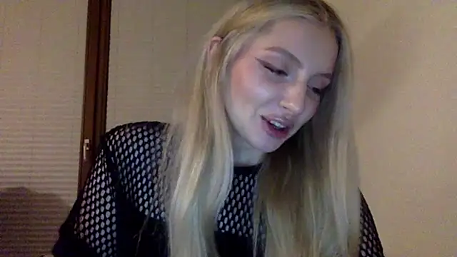 MayaWetDream online show from April 23, 2026, 8:10 pm