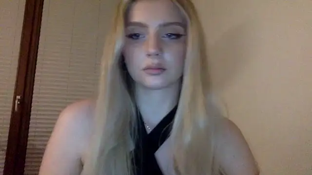 MayaWetDream online show from April 28, 2026, 8:35 pm