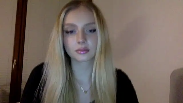 Snapshot of MayaWetDream chatting on February 24, 2026, 8:53 pm MayaWetDream online show from February 24, 2026, 8:53 pm