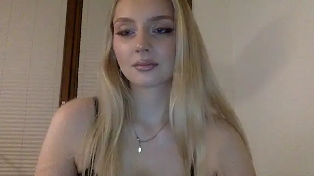 MayaWetDream online show from May 3, 2026, 7:39 pm