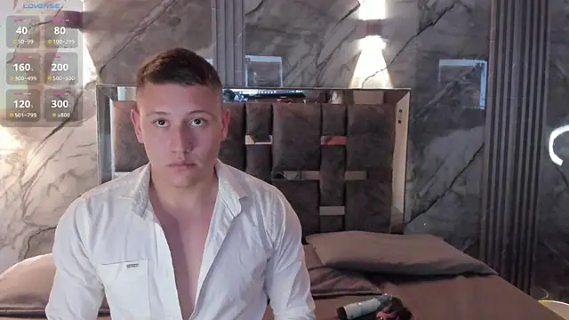 Snapshot of Manson_and_Zoe chatting on February 7, 2026, 11:51 am Manson and Zoe online show from February 7, 2026, 11:51 am