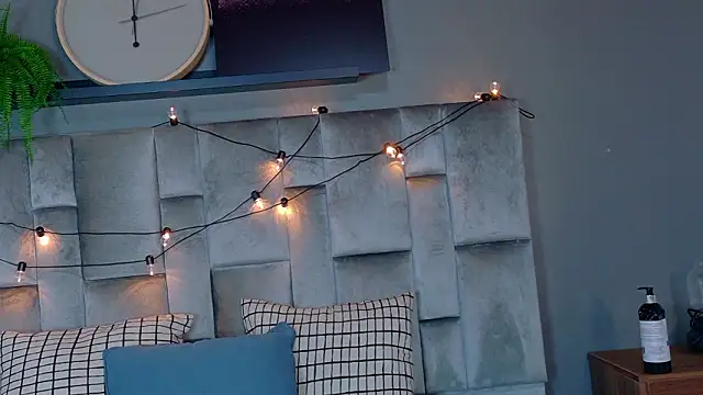 FernandaBrown   online show from February 13, 2026, 7:25 pm