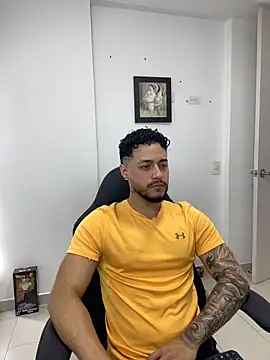 MattiaDupont online show from April 17, 2026, 8:11 pm