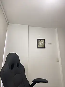 MattiaDupont online show from April 11, 2026, 9:40 pm