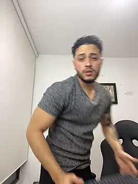 MattiaDupont online show from April 9, 2026, 11:33 pm