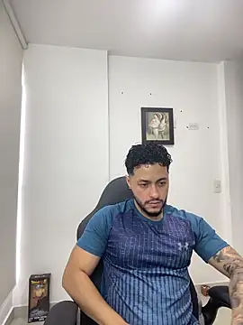 MattiaDupont online show from April 10, 2026, 9:33 pm